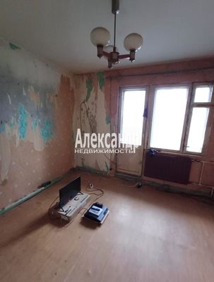 Продам трехкомнатную (3-комн.) квартиру, 56, Колпино д