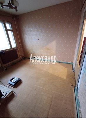 Продам трехкомнатную (3-комн.) квартиру, 56, Колпино д