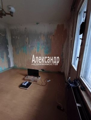 Продам трехкомнатную (3-комн.) квартиру, 56, Колпино д