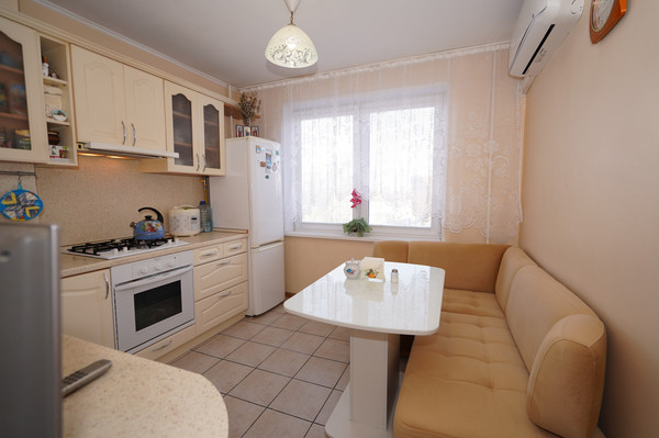 Продам двухкомнатную (2-комн.) квартиру, Космонавтов ул, 8, Щербинка г