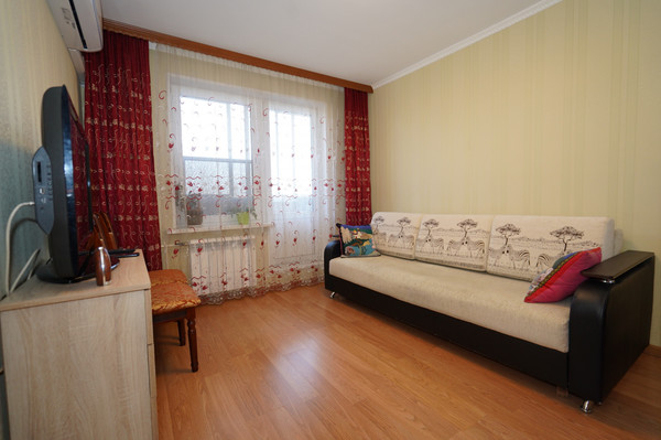 Продам двухкомнатную (2-комн.) квартиру, Космонавтов ул, 8, Щербинка г