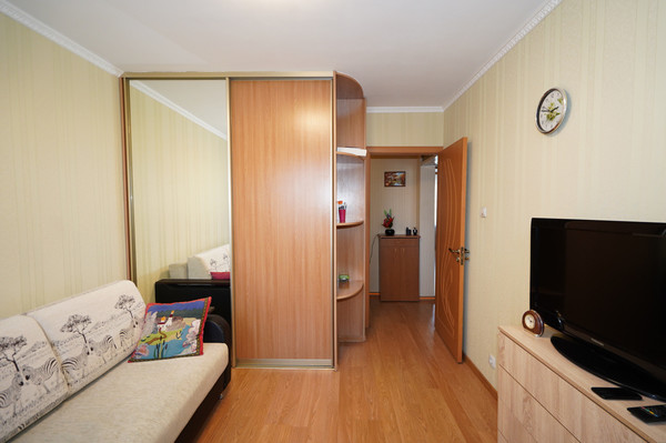 Продам двухкомнатную (2-комн.) квартиру, Космонавтов ул, 8, Щербинка г