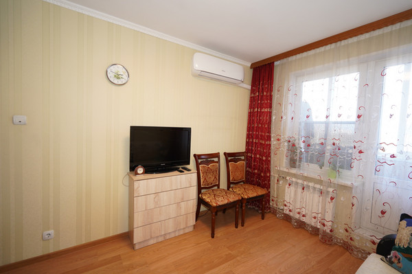 Продам двухкомнатную (2-комн.) квартиру, Космонавтов ул, 8, Щербинка г
