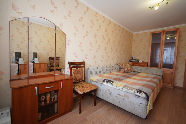 Продам двухкомнатную (2-комн.) квартиру, Космонавтов ул, 8, Щербинка г