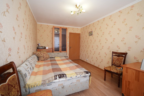 Продам двухкомнатную (2-комн.) квартиру, Космонавтов ул, 8, Щербинка г