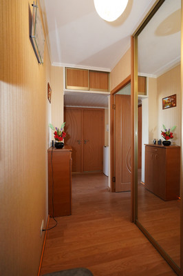Продам двухкомнатную (2-комн.) квартиру, Космонавтов ул, 8, Щербинка г