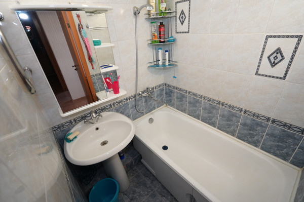 Продам двухкомнатную (2-комн.) квартиру, Космонавтов ул, 8, Щербинка г