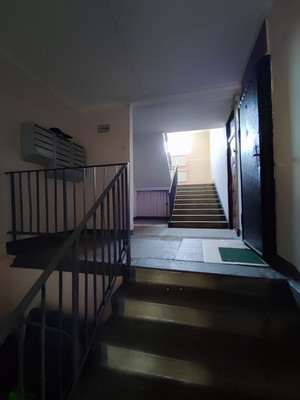 Продам двухкомнатную (2-комн.) квартиру, Космонавтов ул, 8, Щербинка г