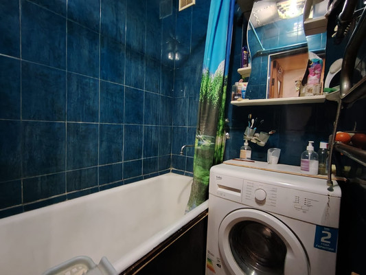 Продам двухкомнатную (2-комн.) квартиру, Февральская ул, 46, Апрелевка г