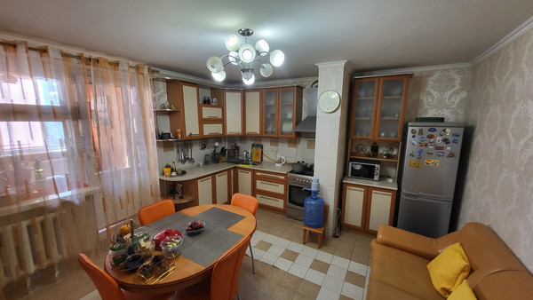 Продам трехкомнатную (3-комн.) квартиру, Фатыха Амирхана ул, 17, Казань г