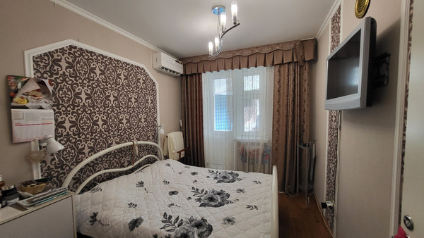 Продам трехкомнатную (3-комн.) квартиру, Фатыха Амирхана ул, 17, Казань г