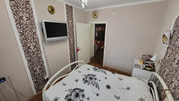 Продам трехкомнатную (3-комн.) квартиру, Фатыха Амирхана ул, 17, Казань г