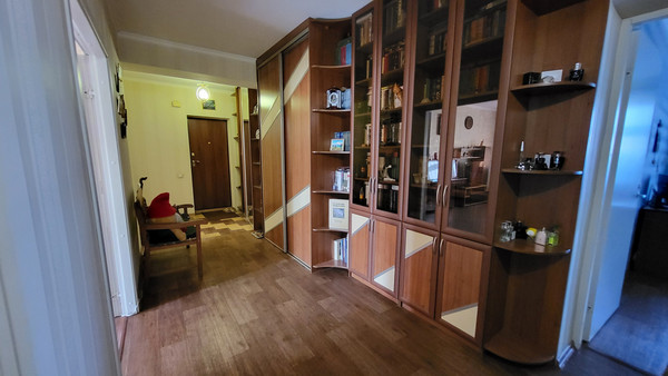 Продам трехкомнатную (3-комн.) квартиру, Фатыха Амирхана ул, 17, Казань г