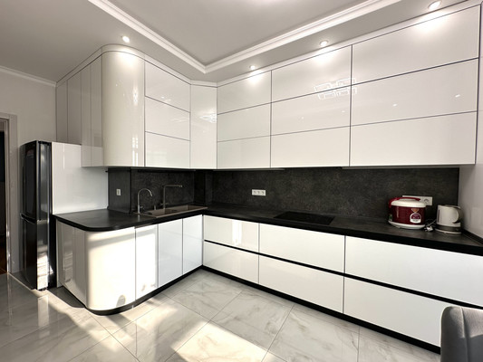 Продам трехкомнатную (3-комн.) квартиру, Чистопольская ул, 86/10, Казань г