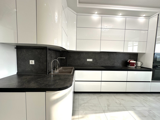 Продам трехкомнатную (3-комн.) квартиру, Чистопольская ул, 86/10, Казань г