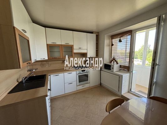 Продам двухкомнатную (2-комн.) квартиру, Токарева ул, 8, Сестрорецк г