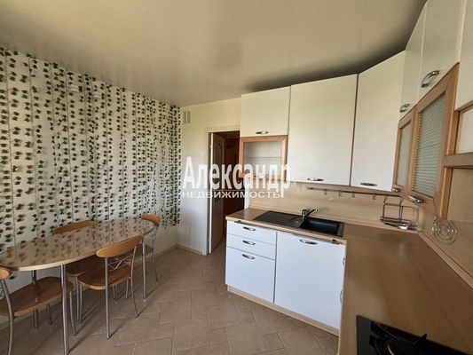 Продам двухкомнатную (2-комн.) квартиру, Токарева ул, 8, Сестрорецк г