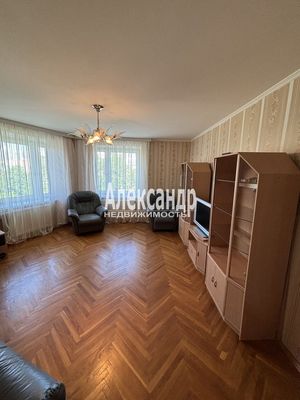 Продам двухкомнатную (2-комн.) квартиру, Токарева ул, 8, Сестрорецк г