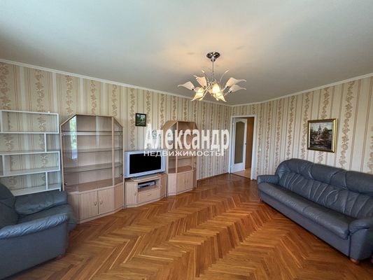 Продам двухкомнатную (2-комн.) квартиру, Токарева ул, 8, Сестрорецк г