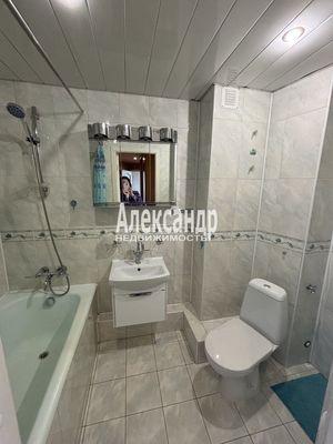 Продам двухкомнатную (2-комн.) квартиру, Токарева ул, 8, Сестрорецк г