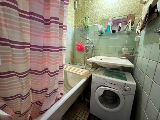 Продам трехкомнатную (3-комн.) квартиру, 9 Мая ул, 12, Химки г