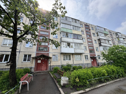 Продам трехкомнатную (3-комн.) квартиру, 6, Большая Вруда д