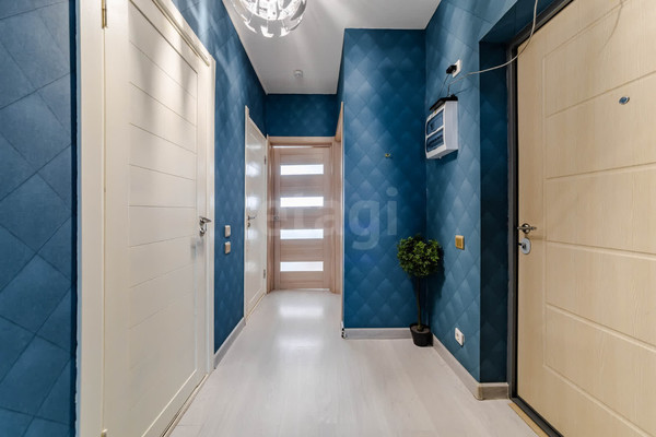 Продам трехкомнатную (3-комн.) квартиру, Муринская дор, 16к1, Санкт-Петербург г