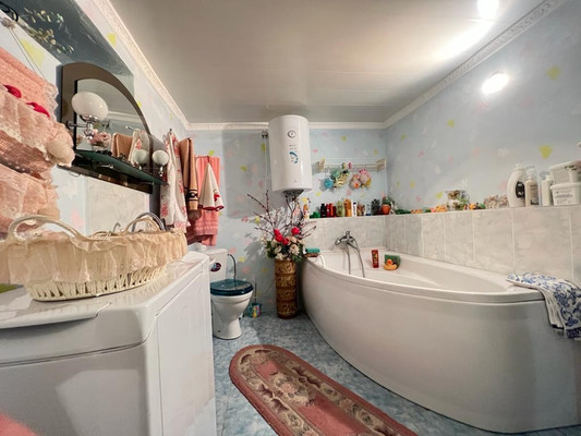 Продам трехкомнатную (3-комн.) квартиру, Виноградный спуск, 6, Алупка г
