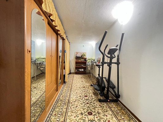 Продам трехкомнатную (3-комн.) квартиру, Виноградный спуск, 6, Алупка г