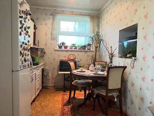 Продам трехкомнатную (3-комн.) квартиру, Виноградный спуск, 6, Алупка г