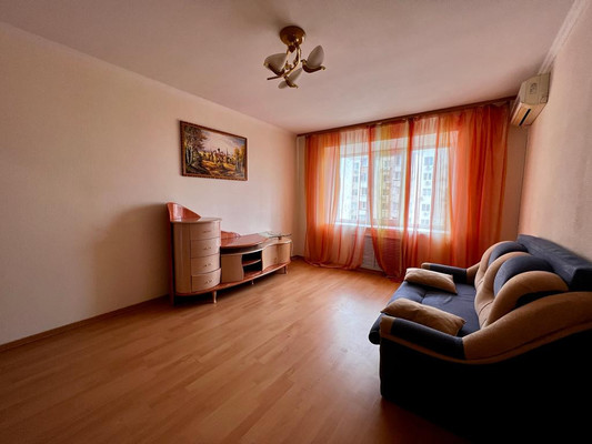 Продам двухкомнатную (2-комн.) квартиру, Таганрогская ул, 112в, Ростов-на-Дону г