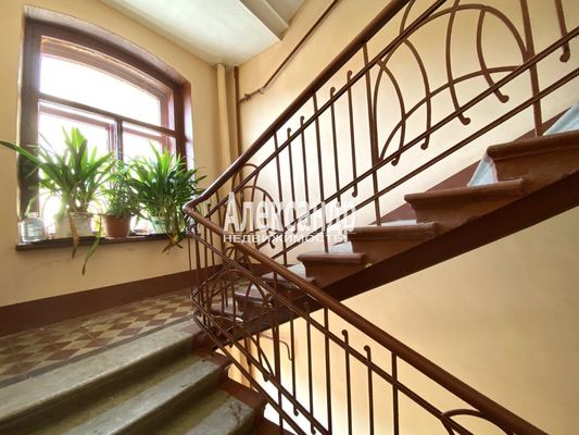 Продам многокомнатную квартиру, Лесной пр-кт, 13/8, Санкт-Петербург г