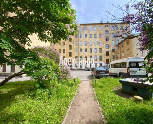 Продам многокомнатную квартиру, Лесной пр-кт, 13/8, Санкт-Петербург г