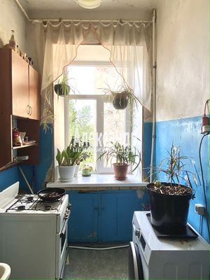Продам комнату в 4-комн. квартире, Лесной пр-кт, 13, Санкт-Петербург г