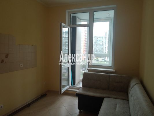 Продам однокомнатную (1-комн.) квартиру, Воронцовский б-р, 11к1, Бугры п