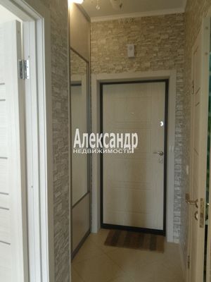 Продам однокомнатную (1-комн.) квартиру, Воронцовский б-р, 11к1, Бугры п
