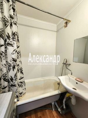 Продам однокомнатную (1-комн.) квартиру, Энергетиков ул, 14, Кириши г