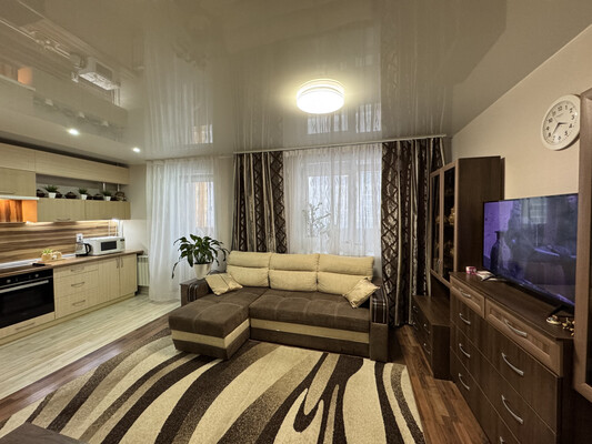 Продам двухкомнатную (2-комн.) квартиру, Лебяжская ул, 19, Киров г