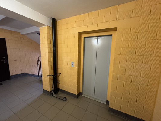 Продам двухкомнатную (2-комн.) квартиру, Лебяжская ул, 19, Киров г