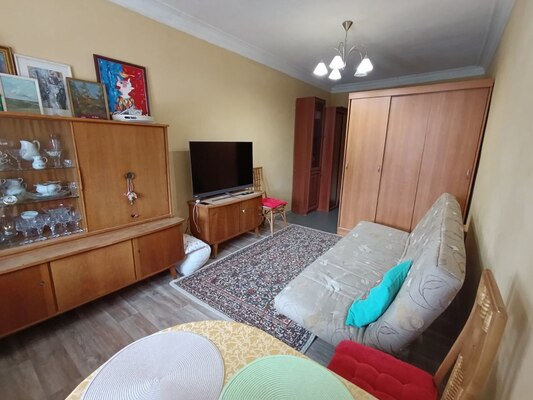 Продам трехкомнатную (3-комн.) квартиру, Октябрьский пр-кт, 60, Киров г