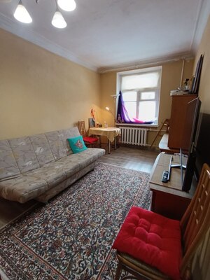 Продам трехкомнатную (3-комн.) квартиру, Октябрьский пр-кт, 60, Киров г