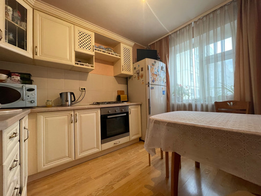 Продам трехкомнатную (3-комн.) квартиру, Благодатная ул, 166к43, Ростов-на-Дону г