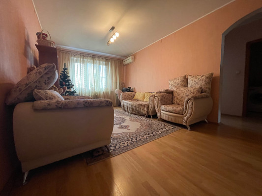 Продам трехкомнатную (3-комн.) квартиру, Благодатная ул, 166к43, Ростов-на-Дону г