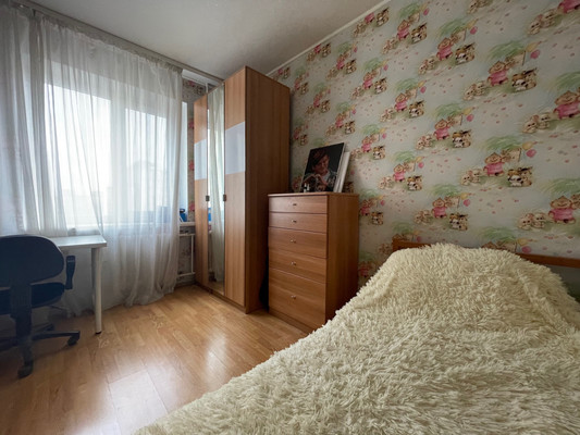 Продам трехкомнатную (3-комн.) квартиру, Благодатная ул, 166к43, Ростов-на-Дону г