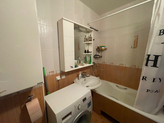 Продам трехкомнатную (3-комн.) квартиру, Благодатная ул, 166к43, Ростов-на-Дону г