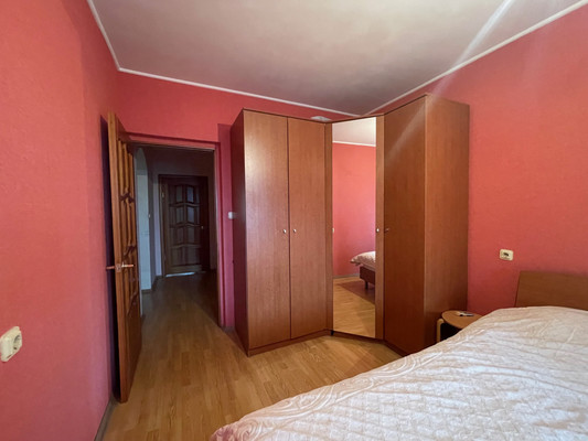 Продам трехкомнатную (3-комн.) квартиру, Благодатная ул, 166к43, Ростов-на-Дону г