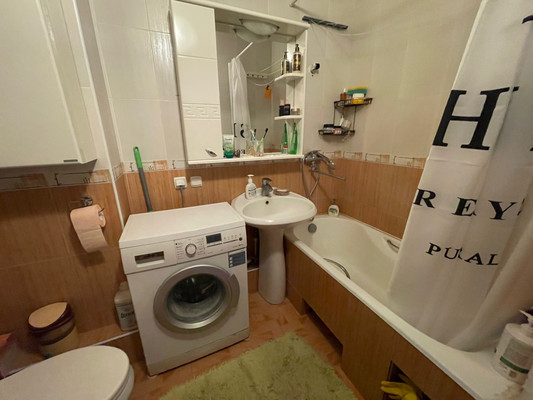 Продам трехкомнатную (3-комн.) квартиру, Благодатная ул, 166к43, Ростов-на-Дону г