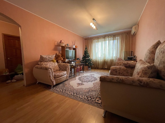Продам трехкомнатную (3-комн.) квартиру, Благодатная ул, 166к43, Ростов-на-Дону г