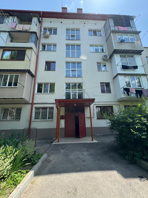 Продам двухкомнатную (2-комн.) квартиру, Байсултанова ул, 13, Нальчик г