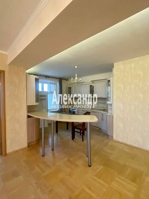 Продам многокомнатную квартиру, Ивана Фомина ул, 14к2, Санкт-Петербург г